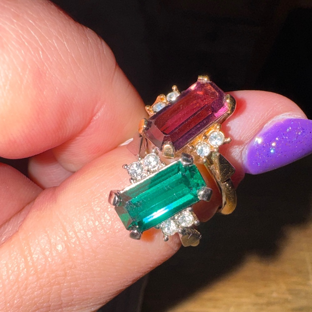 Consignment item.
Elegant Gold and Silver tone Gemstone vintage  cut glass Rings